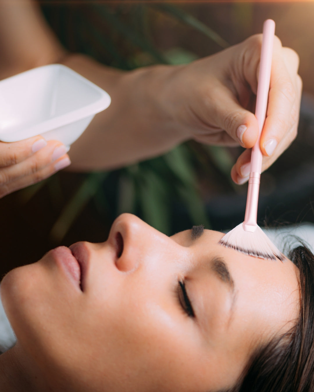 Peeling químico facial no Indi Beauty Monte Estoril, Cascais, tratamento estético que renova a pele, melhora a textura e promove luminosidade.