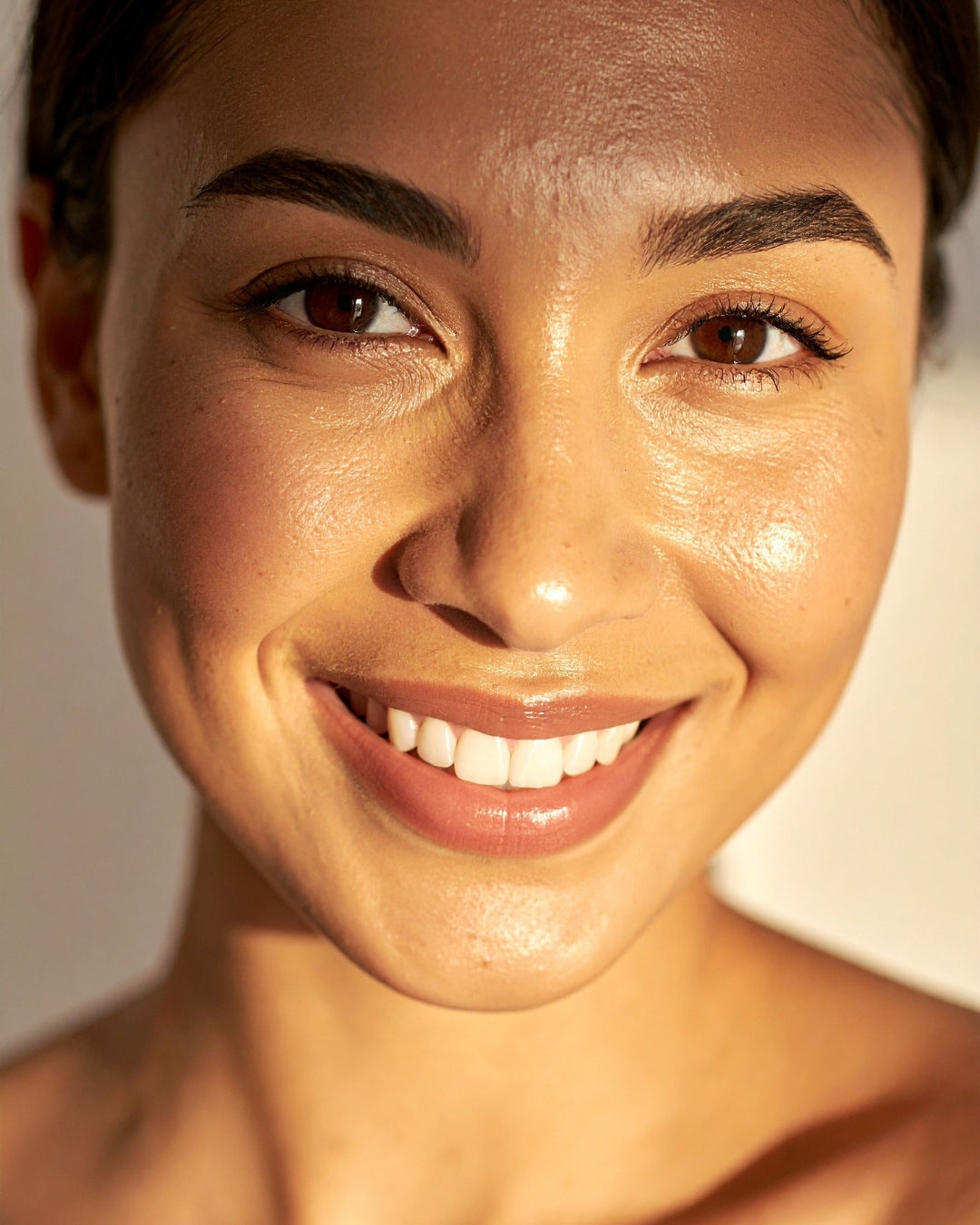 Tratamentos faciais no Indi Beauty Estoril com foco em pele luminosa, rejuvenescimento e estética avançada para uma aparência saudável e natural.