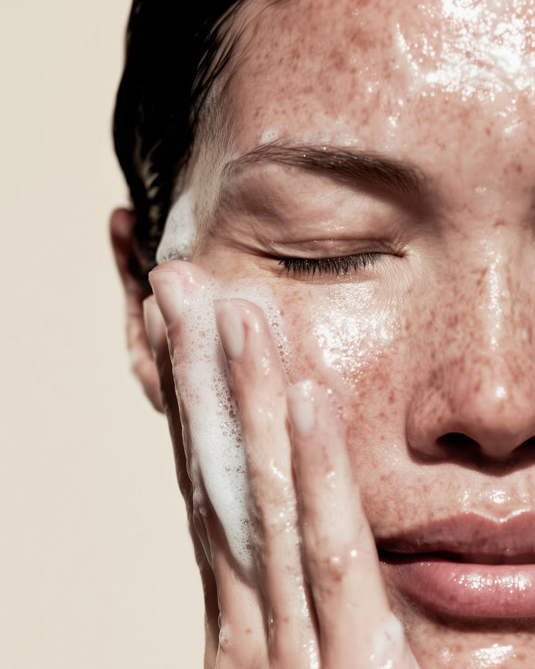 Produtos de limpeza facial Bioage para purificar, remover impurezas e equilibrar a pele