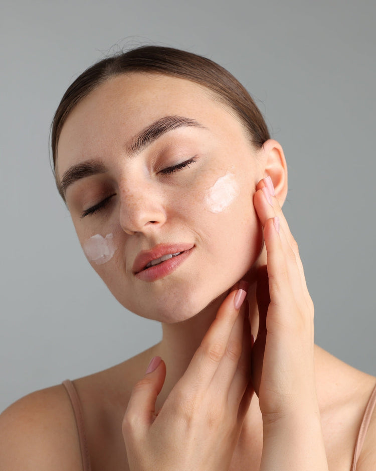 Hidratantes faciais Bioage com ácido hialurónico para hidratação e nutrição da pele