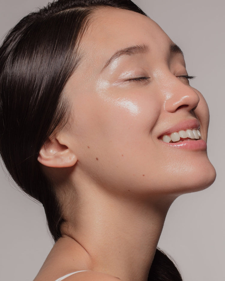 Produtos de cuidado labial Bioage para hidratar, proteger e realçar o volume natural dos lábios