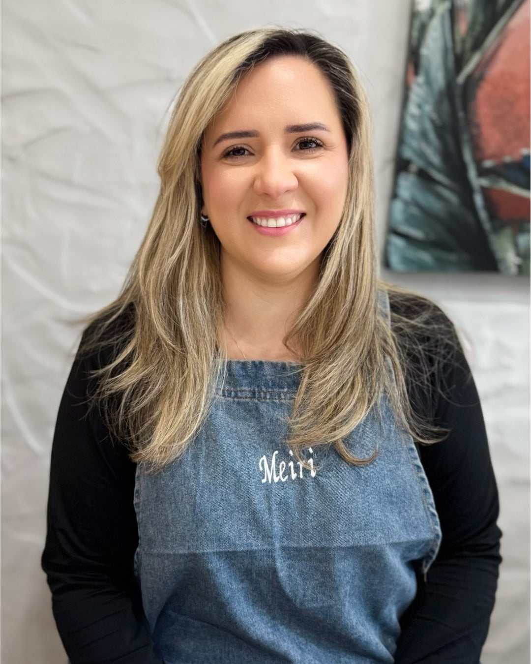 Meiri, especialista em manicure e pedicure no Indi Beauty Estoril Cascais, profissional de cuidados de unhas e estética.