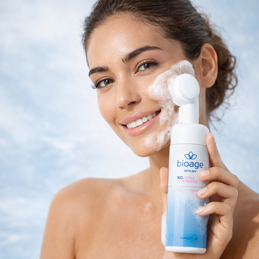 Mousse de limpeza facial Bioage Bio-Hyalu 10 Intensive para limpeza e hidratação da pele
